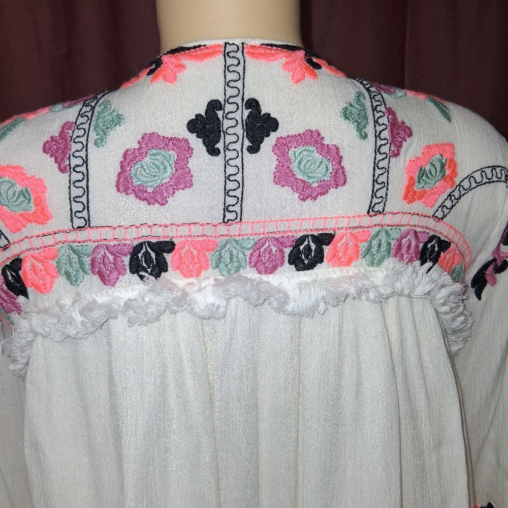 NYLON APPAREL women Size M Chic Embroidered Women's Blouse with Pink Accents - Picture 7 of 16